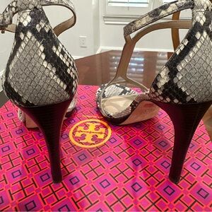 Tory Burch heels in very good condition. Size 8.5 box/dust bag included. $75.00